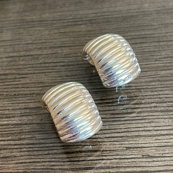 Vintage Premier Designs Ribbed Silver-tone Clip Earrings - Picture 3 of 14